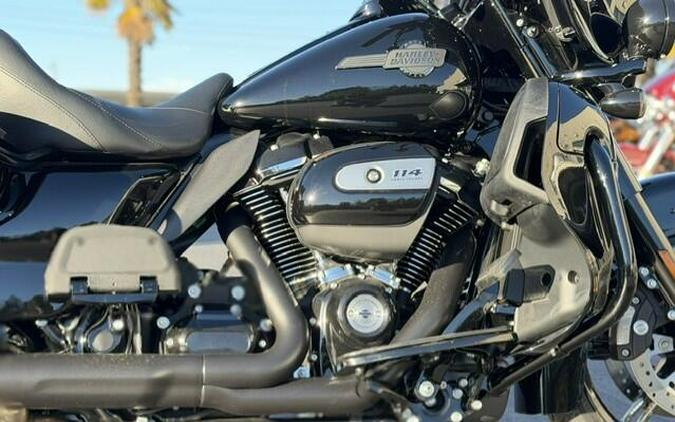 2023 Harley-Davidson Ultra Limited Vivid Black - Black Finish