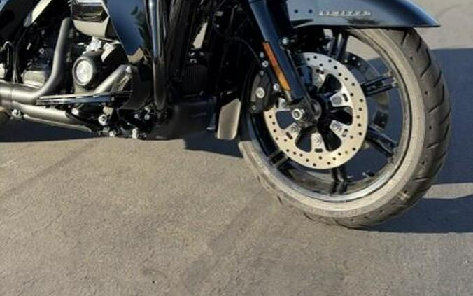 2023 Harley-Davidson Ultra Limited Vivid Black - Black Finish