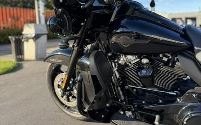 2023 Harley-Davidson Ultra Limited Vivid Black - Black Finish