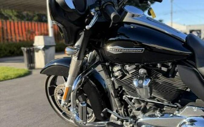 2022 Harley-Davidson Street Glide Vivid Black