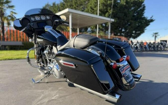 2022 Harley-Davidson Street Glide Vivid Black