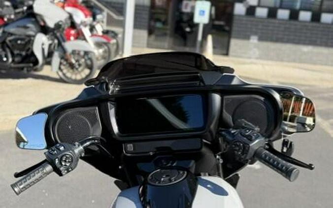 2025 Harley-Davidson Street Glide Billiard Gray - Black Finish