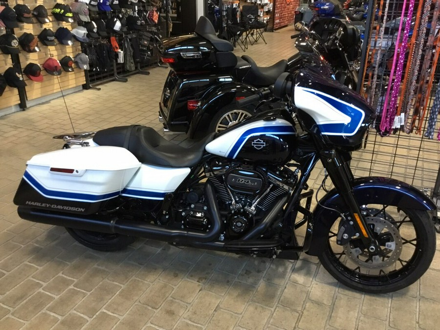 2021 Harley-Davidson® Street Glide® Special Arctic Blast — Special Edition — B