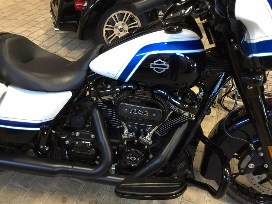 2021 Harley-Davidson® Street Glide® Special Arctic Blast — Special Edition — B