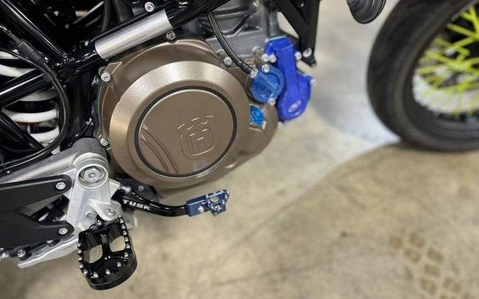 2021 Husqvarna Supermoto 701