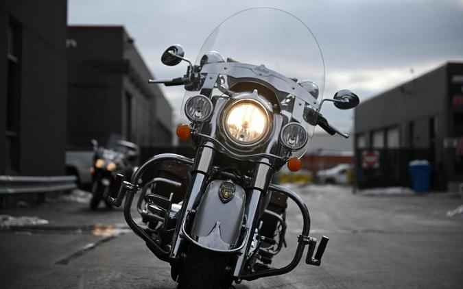 2016 Indian Motorcycle® Chief® Vintage Star Silver and Thunder Black