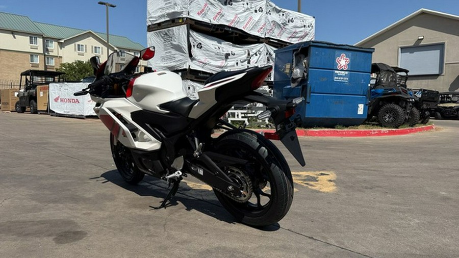 2026 Yamaha YZF-R3 70th Anniversary Edition R3