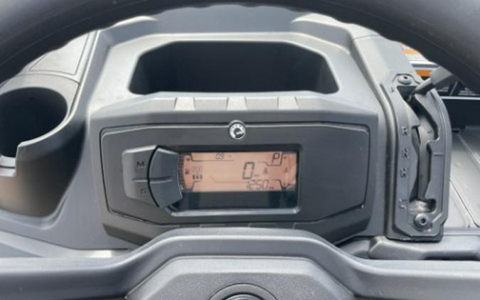 2025 Can-Am Defender DPS HD9