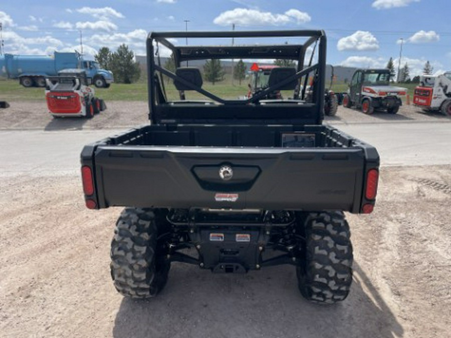 2025 Can-Am Defender DPS HD9
