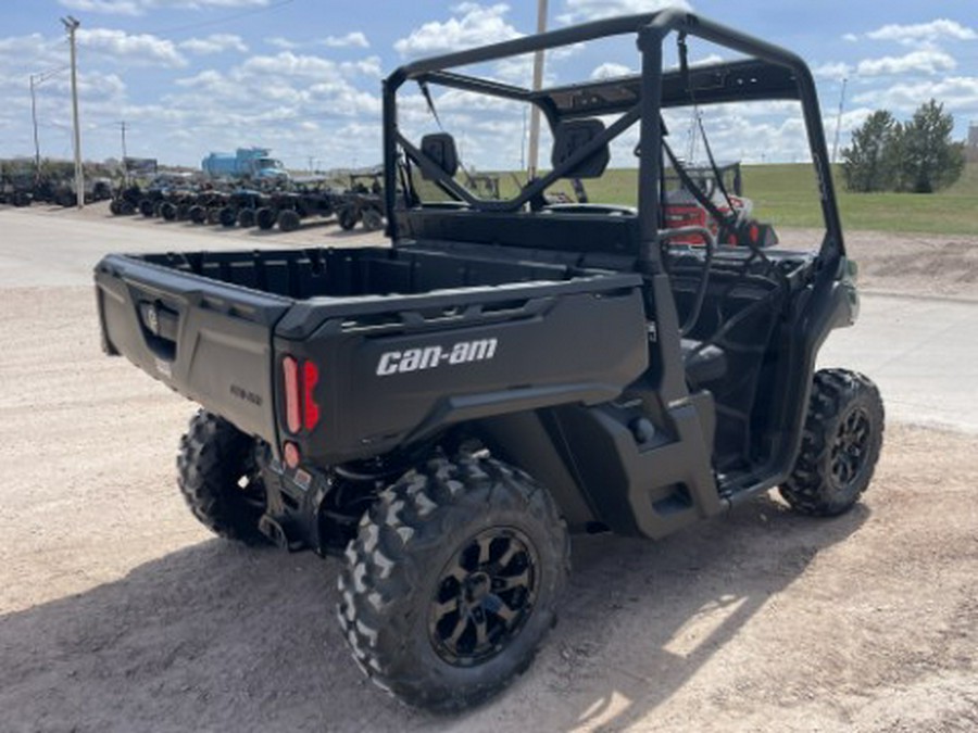 2025 Can-Am Defender DPS HD9