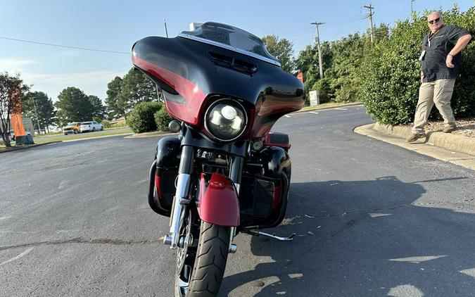 2017 Harley-Davidson® FLHXSE - CVO™ Street Glide®