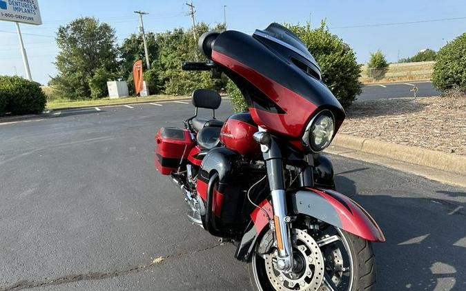 2017 Harley-Davidson® FLHXSE - CVO™ Street Glide®