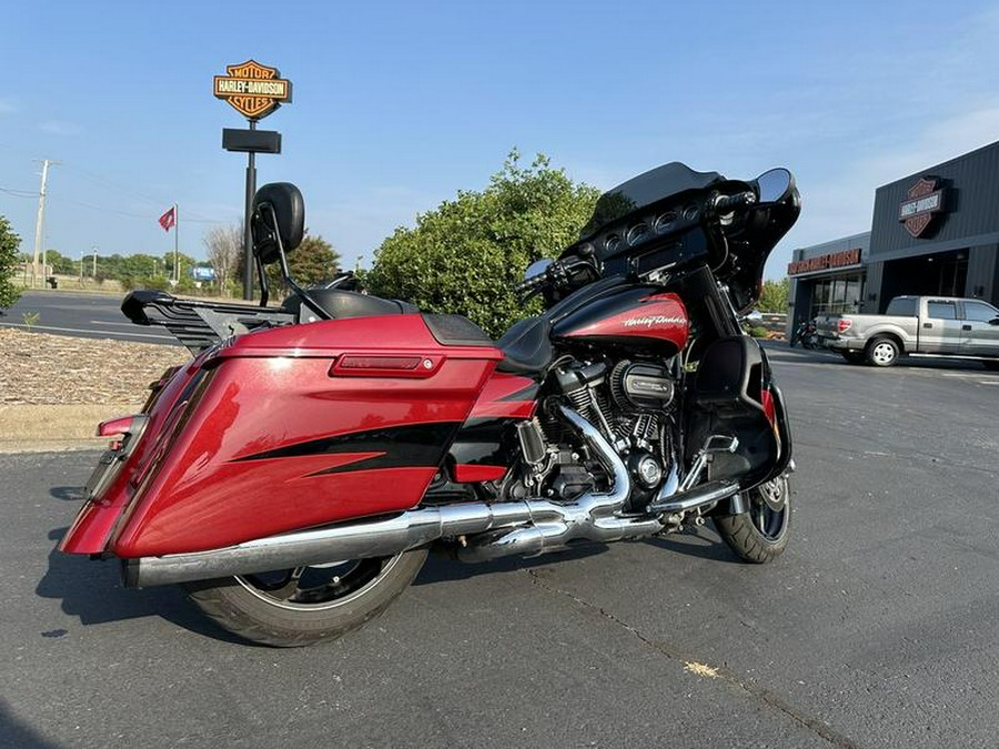 2017 Harley-Davidson® FLHXSE - CVO™ Street Glide®