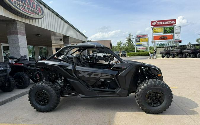 2026 Can-Am Maverick X3 X Ds Turbo RR Triple Black_4.5 In