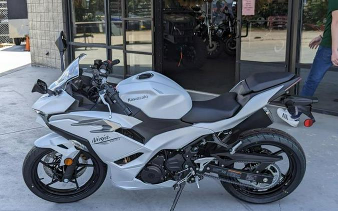 2024 Kawasaki Ninja 500 Review [14 Fast Facts]