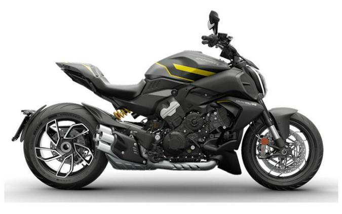 2026 Ducati Diavel V4 Black Roadster
