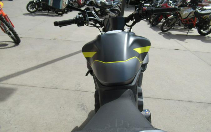 2026 Ducati Diavel V4 Black Roadster