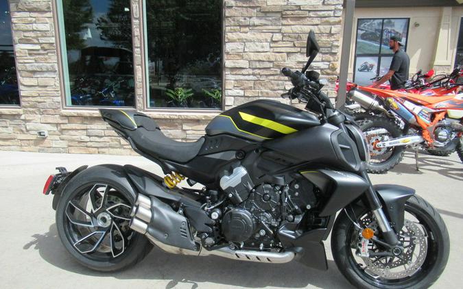 2026 Ducati Diavel V4 Black Roadster