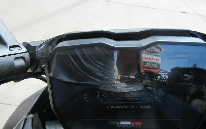 2026 Ducati Diavel V4 Black Roadster