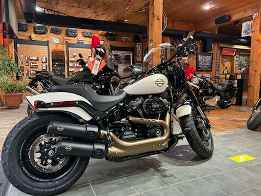 2018 Harley-Davidson Fat Bob 114 Bonneville Salt Denim