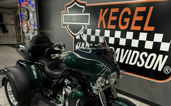 2021 Harley-Davidson® Tri Glide® Ultra Snake Venom