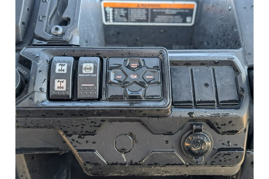 2023 Can-Am DEFENDER XT HD10