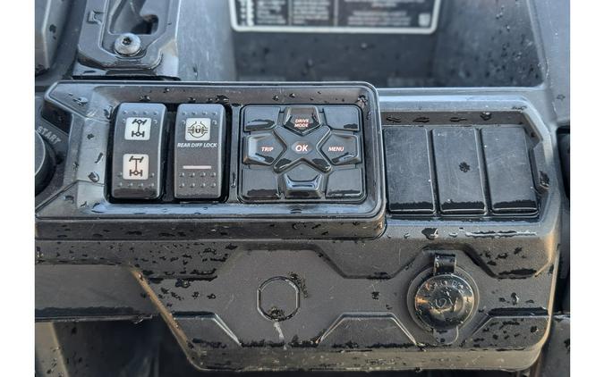 2023 Can-Am DEFENDER XT HD10