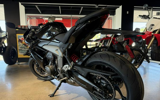 2026 Triumph Daytona 660 Sapphire Black
