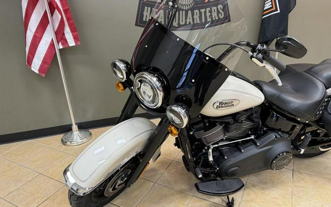 2022 Harley-Davidson® FLHCS - Heritage Classic 114