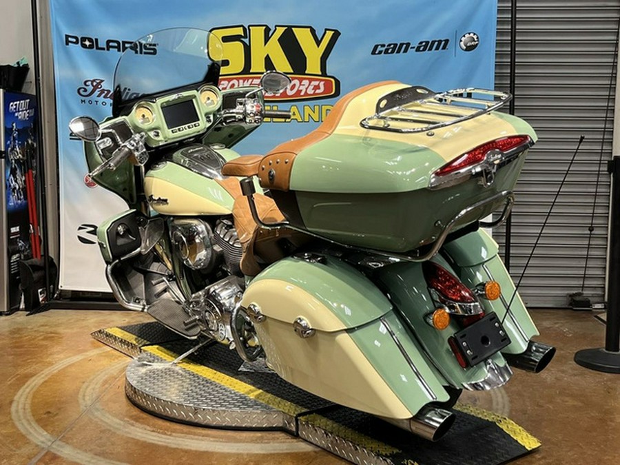 2017 Indian Roadmaster Classic Willow Green Over Ivory Cream
