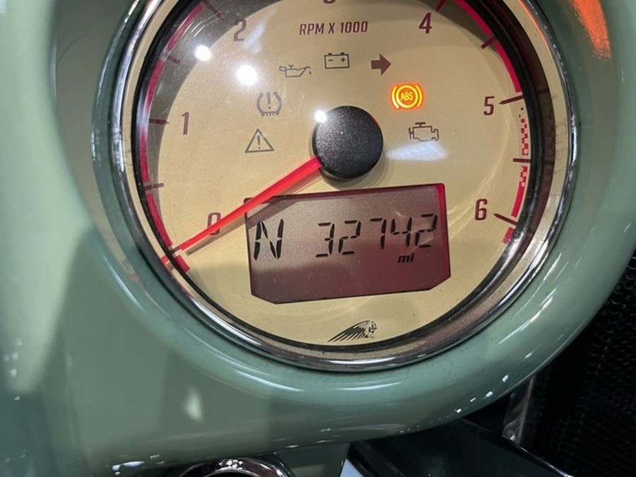 2017 Indian Roadmaster Classic Willow Green Over Ivory Cream
