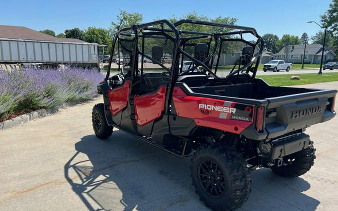 2025 Honda Pioneer 1000-6 Deluxe Crew