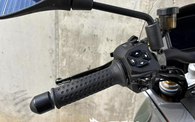 2023 Moto Guzzi V100 Mandello S