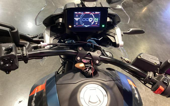2027 MOTO GUZZI V 85 Tt Travel