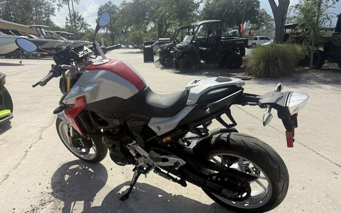 2021 BMW F 900 R Hockenheim Silver Metallic / Racing Red