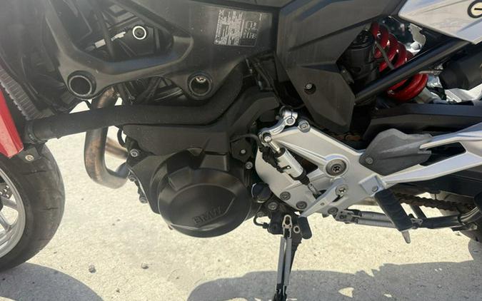 2021 BMW F 900 R Hockenheim Silver Metallic / Racing Red