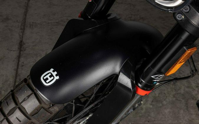 2022 Husqvarna SVARTPILEN 401