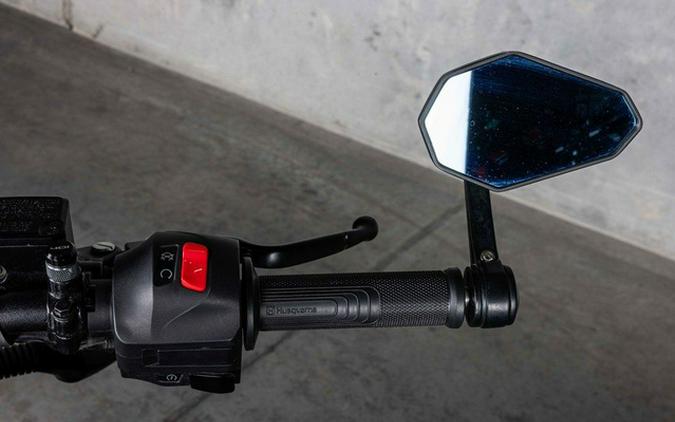 2022 Husqvarna SVARTPILEN 401