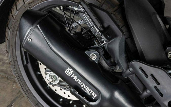 2022 Husqvarna SVARTPILEN 401