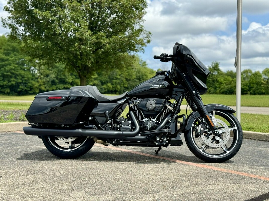 2024 Harley-Davidson Street Glide® Vivid Black - Black Finish