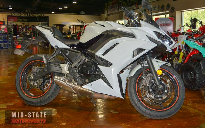 2023 Kawasaki Ninja® 650 Metallic Matte Graphenesteel Gray/Ebony