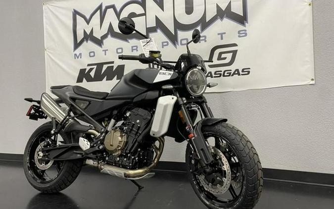 2025 Husqvarna SVARTPILEN 801