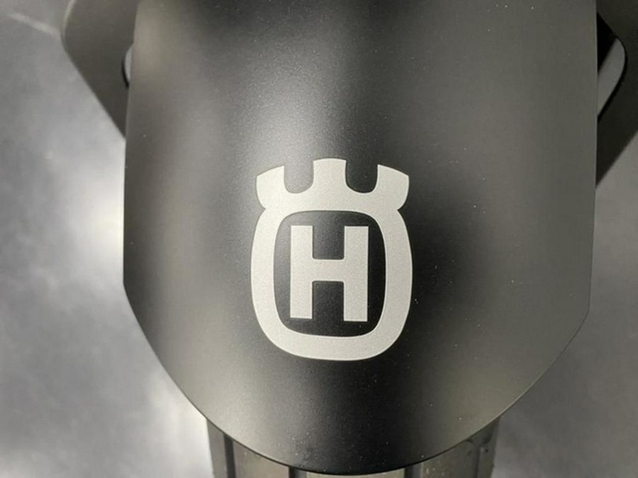2025 Husqvarna SVARTPILEN 801