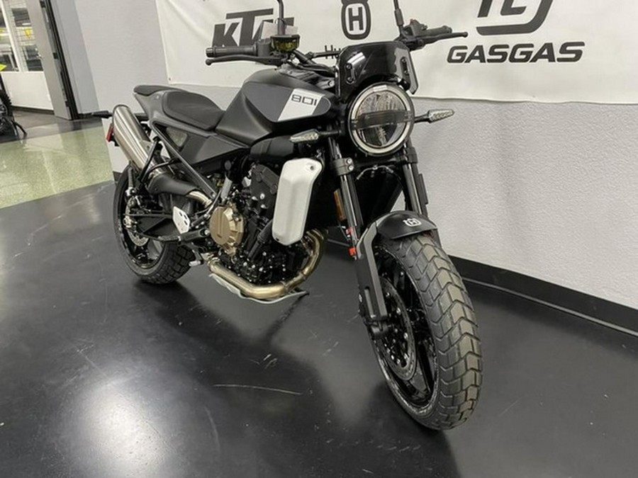2025 Husqvarna SVARTPILEN 801