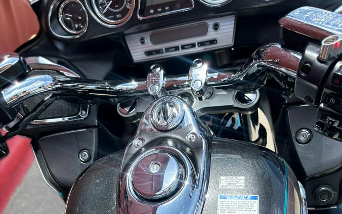 2024 Kawasaki VULCAN® 1700 VOYAGER® ABS VN1700BRFNL Metallic Graphite Gray/Metallic Carbon Gray