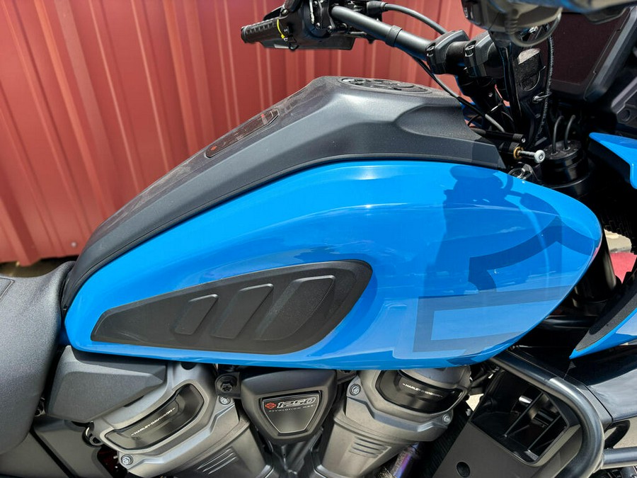 2022 Harley-Davidson® Pan America™ 1250 Special Fastback Blue/White Sand Pearl