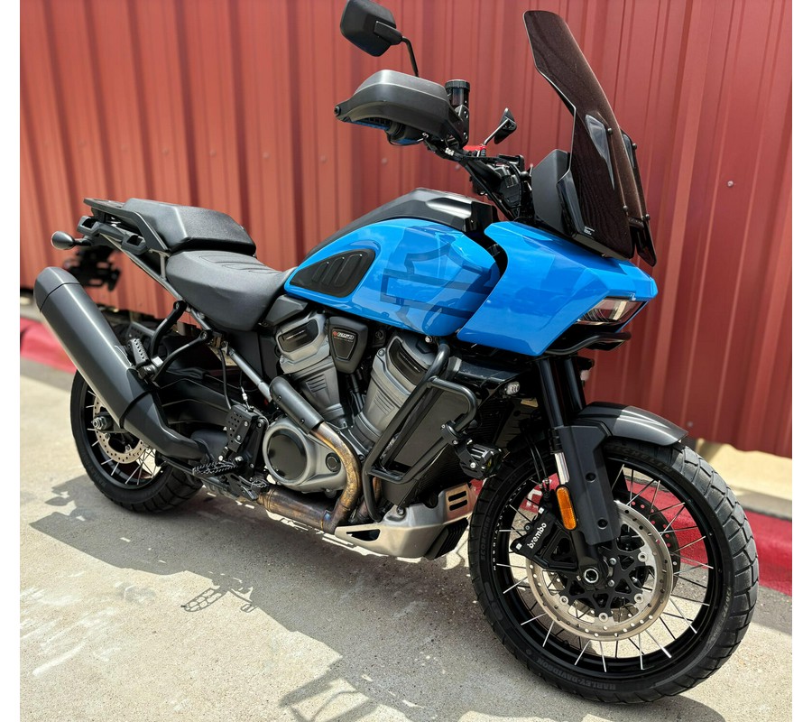 2022 Harley-Davidson® Pan America™ 1250 Special Fastback Blue/White Sand Pearl