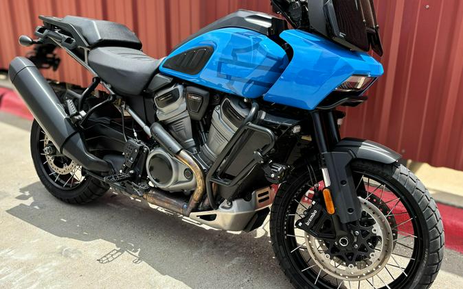 2022 Harley-Davidson® Pan America™ 1250 Special Fastback Blue/White Sand Pearl