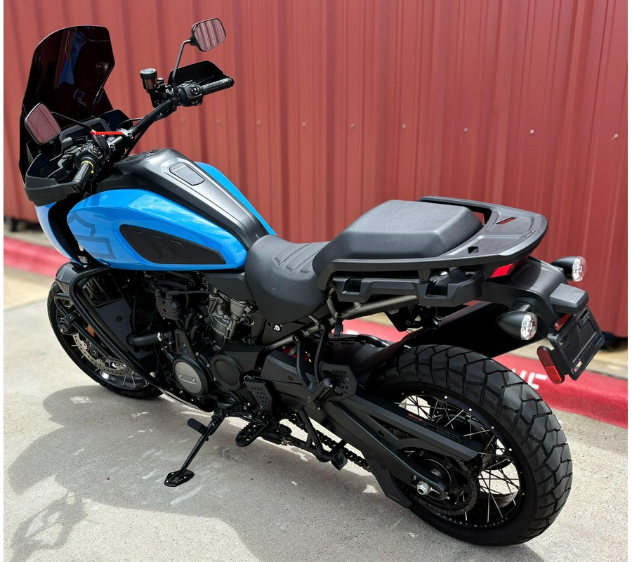 2022 Harley-Davidson® Pan America™ 1250 Special Fastback Blue/White Sand Pearl