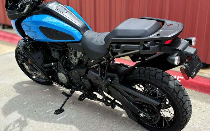 2022 Harley-Davidson® Pan America™ 1250 Special Fastback Blue/White Sand Pearl